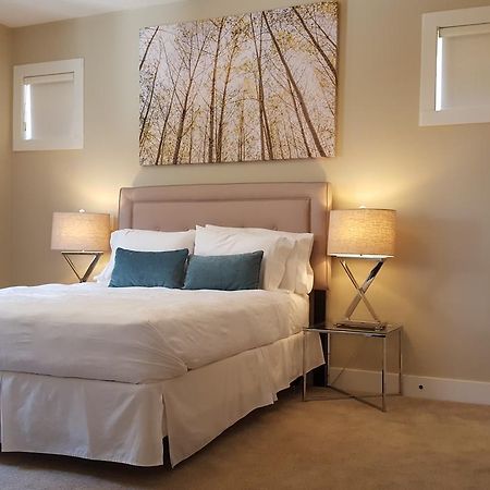 Teehouse Bed & Breakfast Уест Келоуна Екстериор снимка