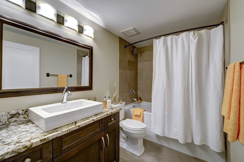 Teehouse Bed & Breakfast Уест Келоуна Екстериор снимка